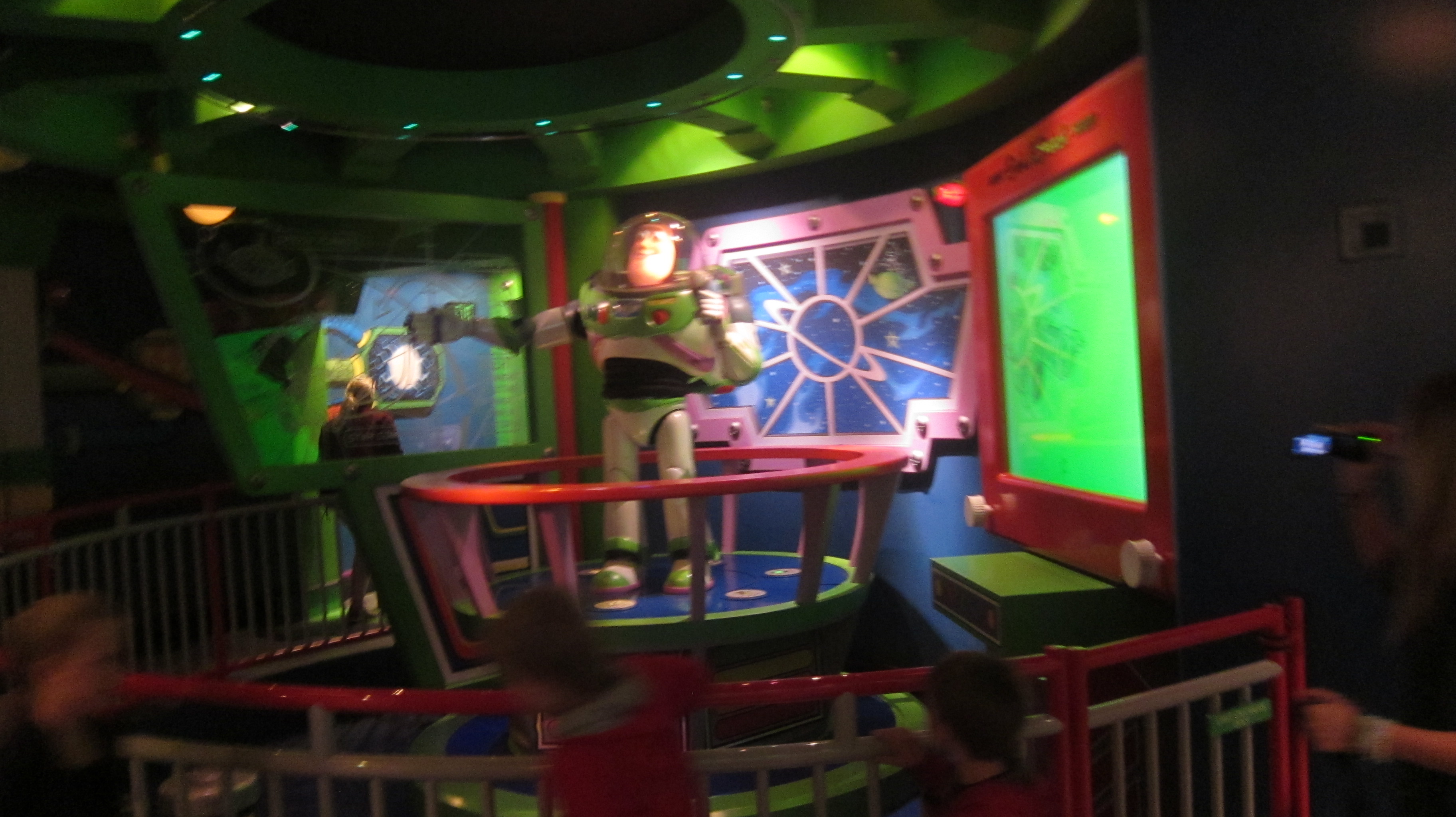 buzz lightyear hotel disney world